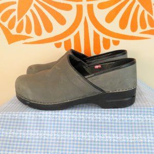 Sanita textured-Oil Gray Clog 46